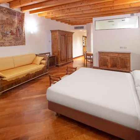 Centre And Guest house Verona