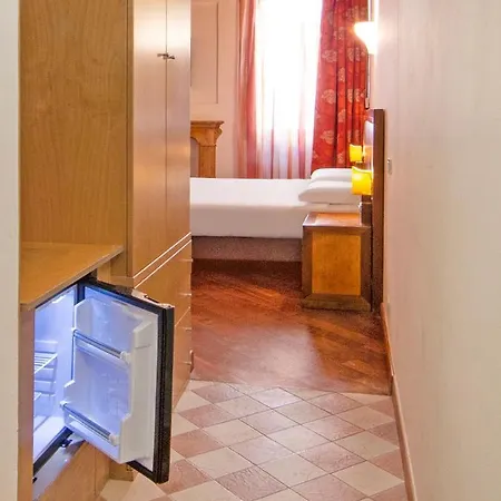 Centre And Guest house 2*