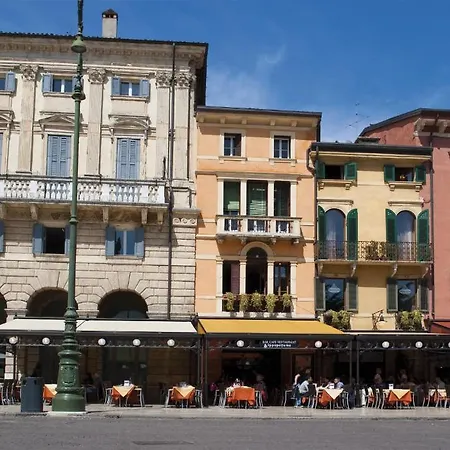 Centre And 2* Verona