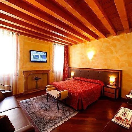 Centre And 2* Verona